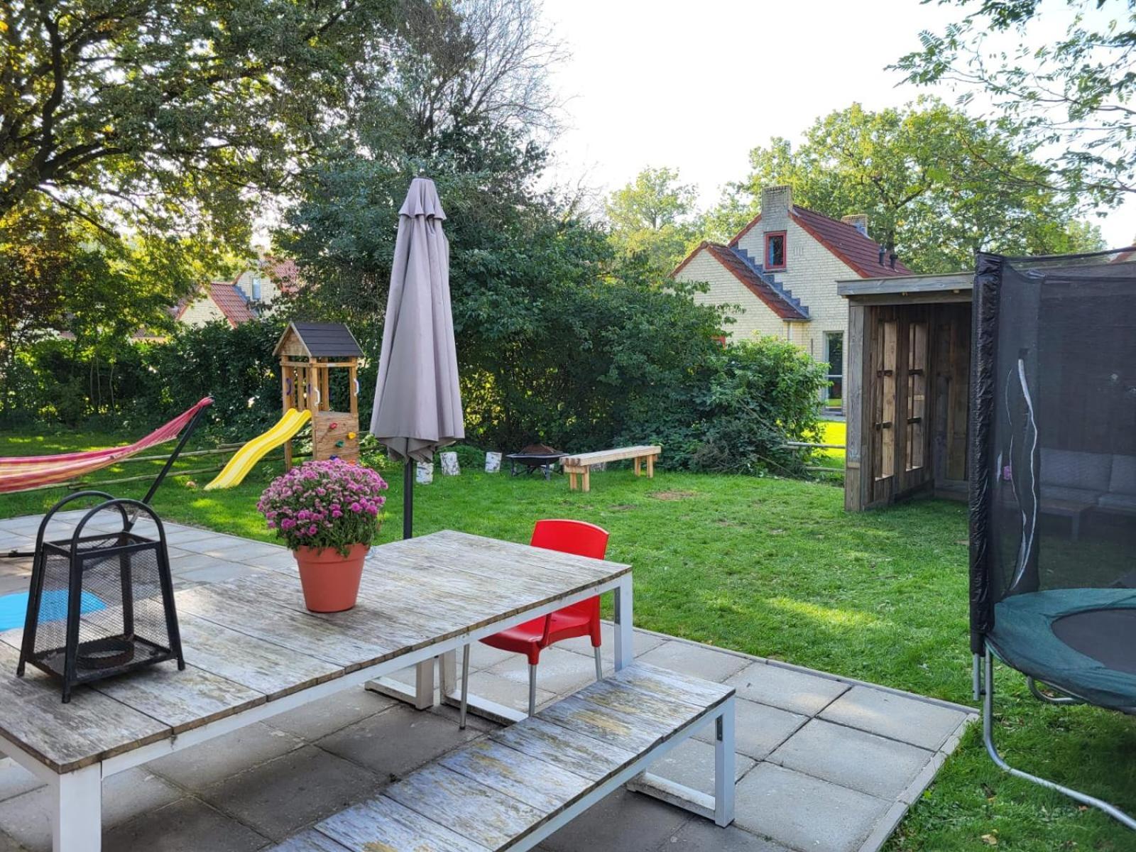 Holiday home Serene Family Retreat: Garden Oasis With And Playgrounds